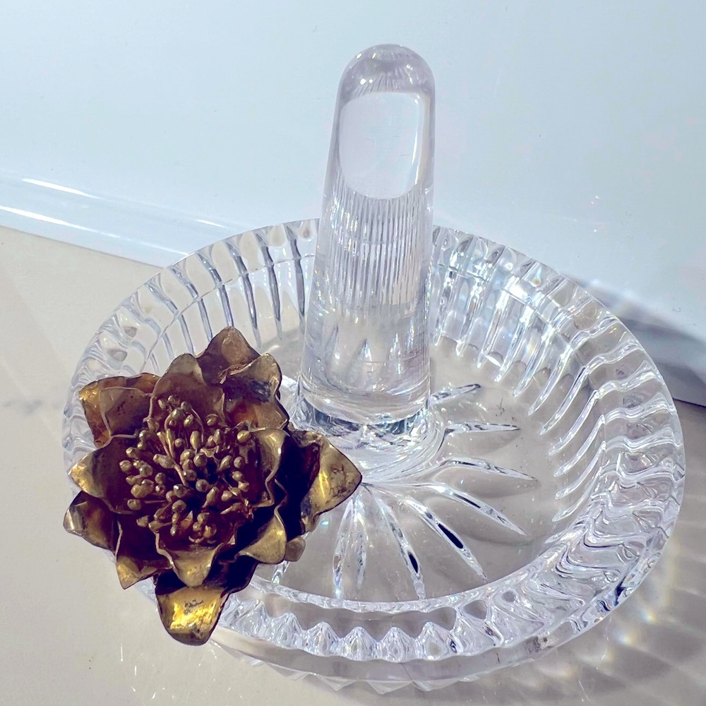 Gold tone flower cocktail ring